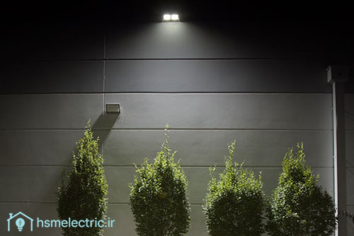 تصویر پروژکتور فضای خارجی مخصوص باغ و حیاط